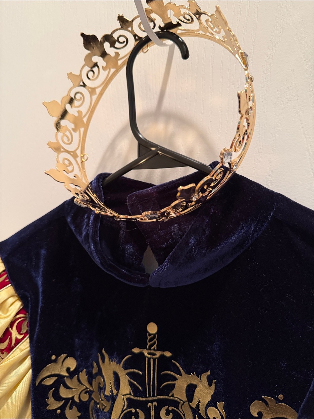 Disney’s Prince charming Velvet Puff-SleeveGold shirt with crown size 9/10 boys - Picture 3 of 8